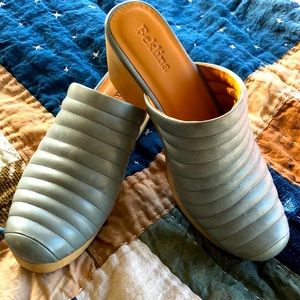 Beklina Ribbed Clog Pretzel. 6.5 M. Very good condition.
